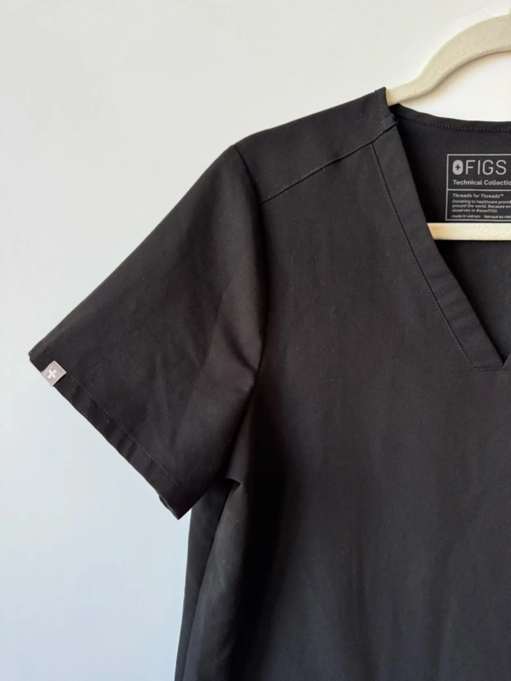 FIGS Casma Three-Pocket Scrub Top Black M